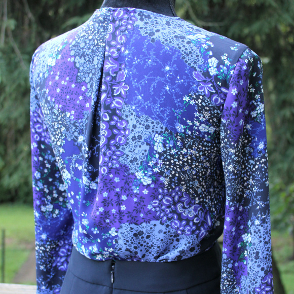 Tahari Floral Tie-Neck Indigo Peasant Blouse S/P - Picture 2 of 8